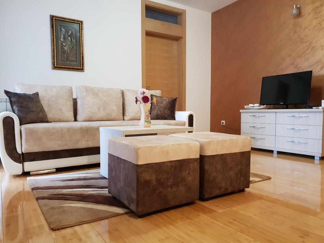 Apartman Kej Free Parking Kraljevo Exterior foto